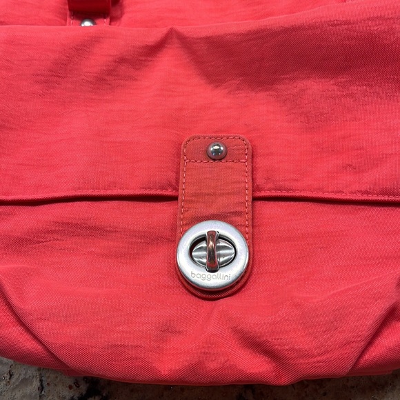 Baggallini Coral Colored Purse - Picture 10 of 14